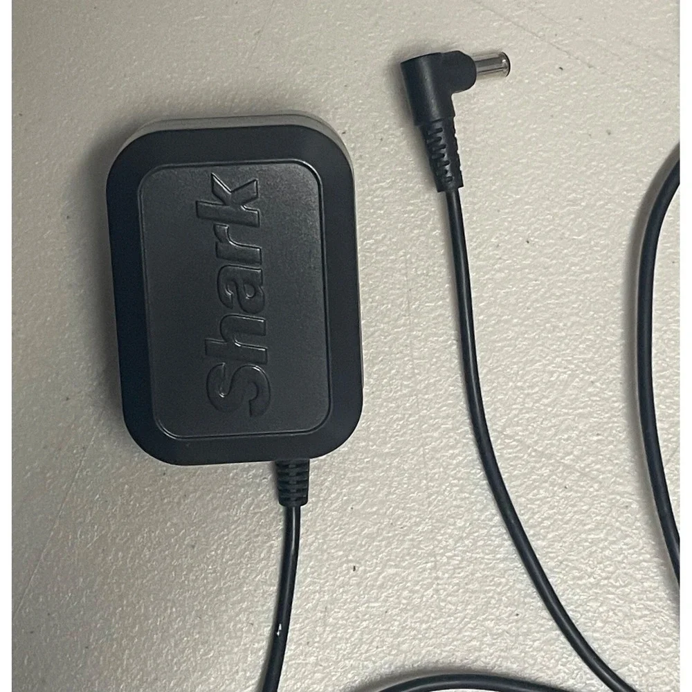 Original Shark Battery USED WITH VACUME IZ482H PRE OWNED‎ 2 BATTERYS 1- CHARGER